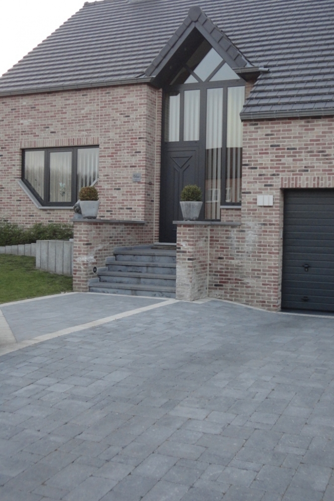 'Allure' wildverband antraciet & 20x5 beige in combinatie met natuursteen <p>'Allure' wildverband antraciet & 20x5 beige in combinatie met natuursteen<span> </span></p>